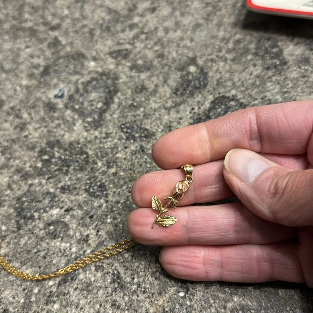 Like New Necklace-Single Rose Detail-2 Toned Yellow Gold/Rose Gold with Chain - Picture 15 of 15